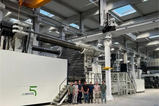 Installation-8800T Mise en service d'une presse à injecter Jupiter de 8800T